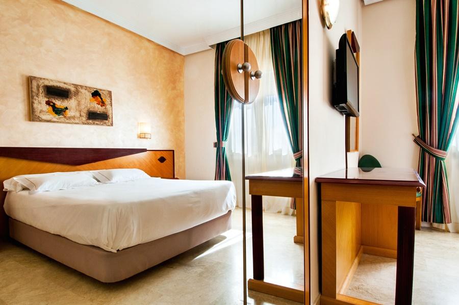 Hotel Del Val - Parking Gratuito Andujar Luaran gambar