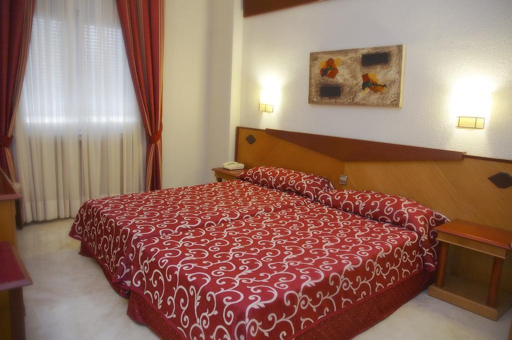 Hotel Del Val - Parking Gratuito Andujar Luaran gambar
