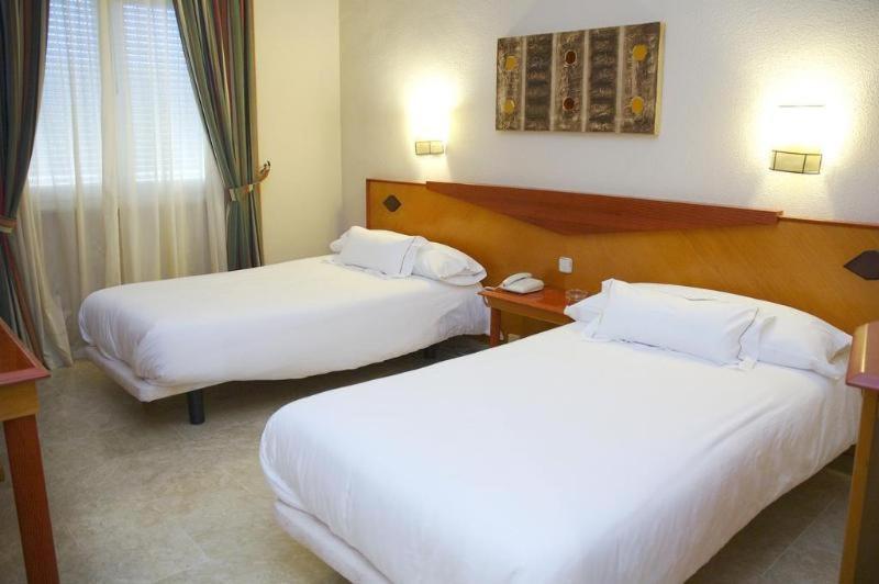 Hotel Del Val - Parking Gratuito Andujar Bilik gambar