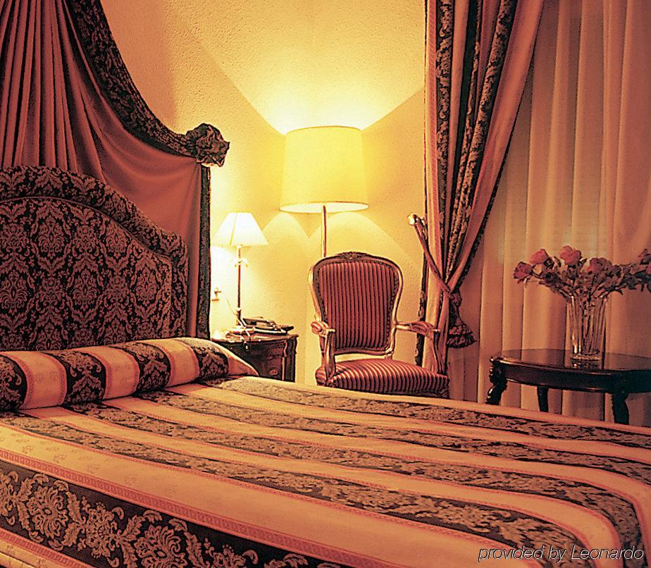 Hotel Del Val - Parking Gratuito Andujar Bilik gambar