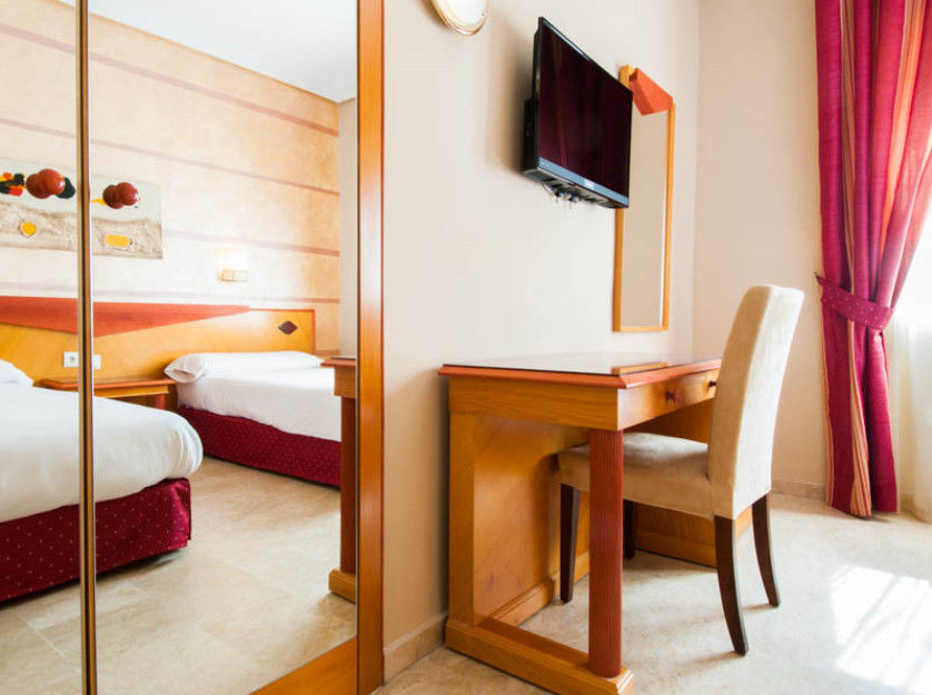 Hotel Del Val - Parking Gratuito Andujar Luaran gambar