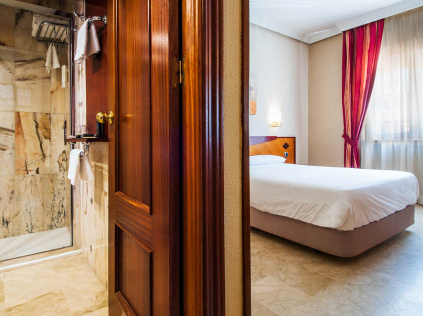 Hotel Del Val - Parking Gratuito Andujar Luaran gambar